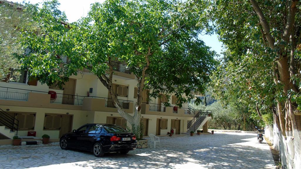 Vessarios Apartment Nikiana Exterior photo